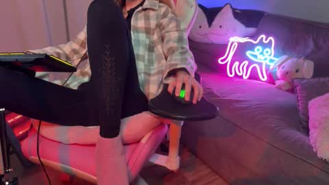 Elisa North online show from September 30, 2025, 2:00 pm