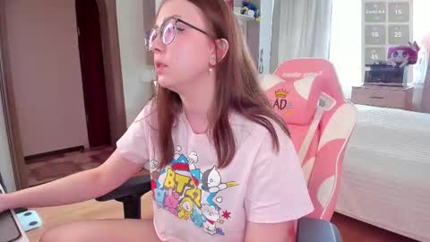 Snapshot of elisejays chatting on February 20, 2025, 10:16 am Elise    online show from February 20, 2025, 10:16 am