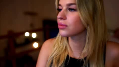 Snapshot of elister_alison chatting on September 26, 2025, 2:43 pm Sunflower online show from September 26, 2025, 2:43 pm