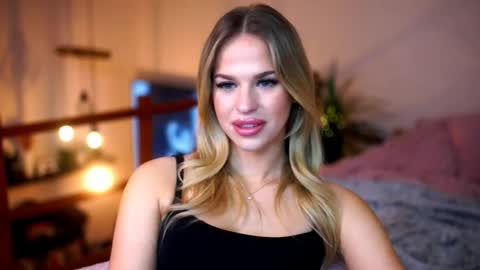 Snapshot of elister_alison chatting on November 9, 2025, 5:44 pm Sunflower online show from November 9, 2025, 5:44 pm