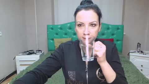 Snapshot of elizabethsho chatting on January 26, 2025, 1:52 am ElizabethSho online show from January 26, 2025, 1:52 am