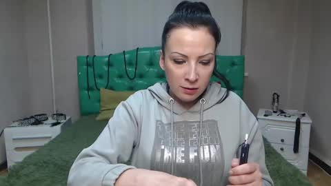 Snapshot of elizabethsho chatting on January 31, 2025, 1:11 am ElizabethSho online show from January 31, 2025, 1:11 am