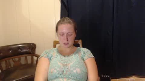 Snapshot of ellemermaid chatting on September 12, 2025, 10:26 am elle online show from September 12, 2025, 10:26 am