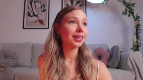 Snapshot of elliemore chatting on October 2, 2025, 3:52 pm Elizabeth or you can call me Ellie online show from October 2, 2025, 3:52 pm