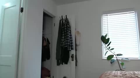 Snapshot of ellierowyn chatting on October 13, 2025, 8:20 pm Ellie Rowyn online show from October 13, 2025, 8:20 pm