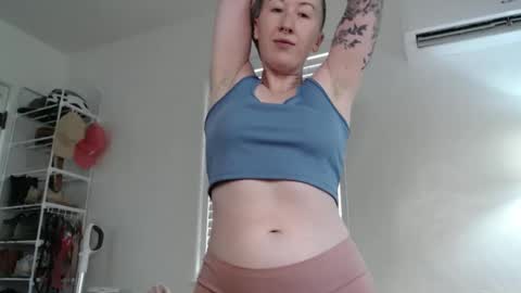 Snapshot of ellierowyn chatting on October 22, 2025, 9:47 pm Ellie Rowyn online show from October 22, 2025, 9:47 pm