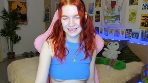 Snapshot of elly_milas chatting on December 2, 2024, 6:20 am Elly     Fansly  online show from December 2, 2024, 6:20 am