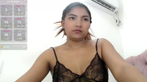 Snapshot of elly_willis chatting on December 14, 2024, 7:18 am Elly online show from December 14, 2024, 7:18 am