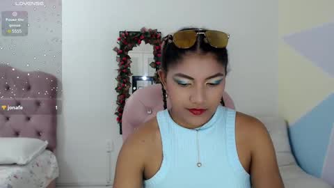 Snapshot of elly_willis chatting on December 17, 2024, 3:06 am Elly online show from December 17, 2024, 3:06 am