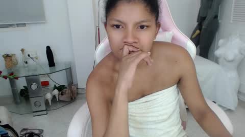 Snapshot of elly_willis chatting on January 5, 2025, 3:32 am Elly online show from January 5, 2025, 3:32 am