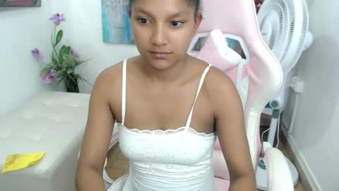 Snapshot of elly_willis chatting on February 23, 2025, 8:22 pm Elly online show from February 23, 2025, 8:22 pm