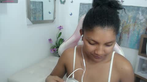 Snapshot of elly_willis chatting on February 24, 2025, 12:20 am Elly online show from February 24, 2025, 12:20 am
