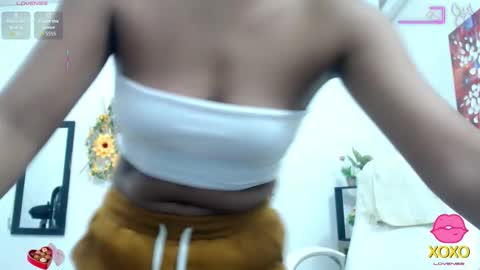 Snapshot of elly_willis chatting on October 10, 2025, 3:22 pm Elly online show from October 10, 2025, 3:22 pm