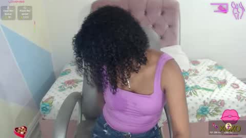 Snapshot of elly_willis chatting on October 22, 2025, 12:38 pm Elly online show from October 22, 2025, 12:38 pm