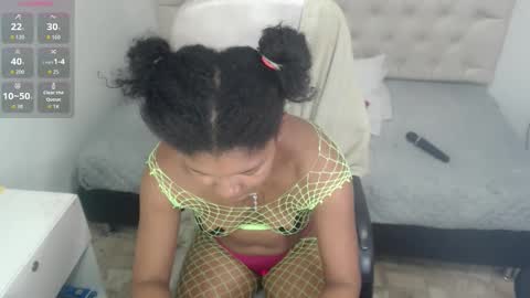 Snapshot of elly_willis chatting on October 31, 2025, 9:49 pm Elly online show from October 31, 2025, 9:49 pm