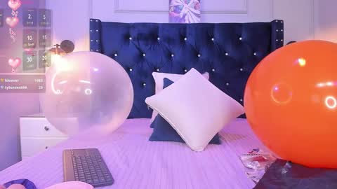 Snapshot of elodie_walker chatting on January 31, 2025, 6:03 pm Elodie  online show from January 31, 2025, 6:03 pm