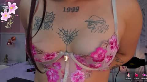 Snapshot of elodie_walker chatting on September 21, 2025, 12:07 pm Elodie  online show from September 21, 2025, 12:07 pm