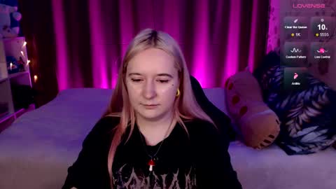 Snapshot of elovinora chatting on December 19, 2024, 10:21 pm Ela give me a thumbs up if you like it and this is important for the development of the account online show from December 19, 2024, 10:21 pm