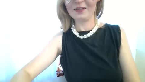 Snapshot of elsamartinez chatting on September 24, 2025, 2:42 pm ElsaMartinez online show from September 24, 2025, 2:42 pm
