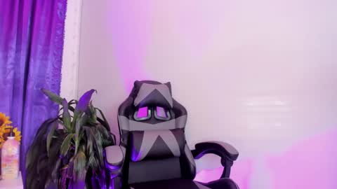 Snapshot of ema_lambert chatting on December 16, 2024, 6:49 pm Ema Lambert online show from December 16, 2024, 6:49 pm