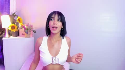 Snapshot of ema_lambert chatting on December 26, 2024, 6:43 pm Ema Lambert online show from December 26, 2024, 6:43 pm
