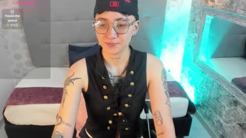 emahills__axelrose online show from October 20, 2025, 2:39 pm
