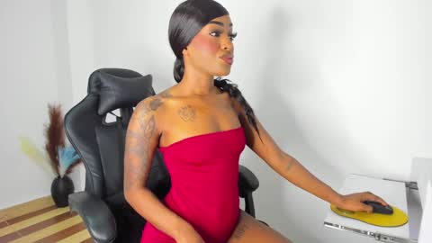 Snapshot of emattaylor chatting on December 19, 2024, 11:07 am . online show from December 19, 2024, 11:07 am