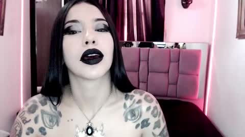 Snapshot of emearld_black chatting on February 12, 2025, 12:01 pm Emerald Black online show from February 12, 2025, 12:01 pm