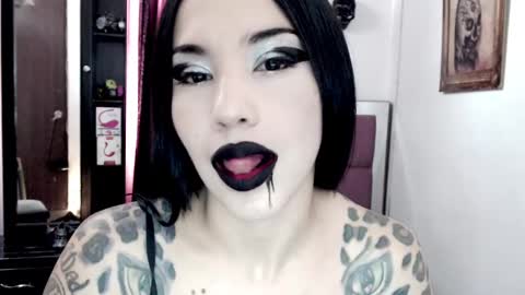 Snapshot of emearld_black chatting on February 24, 2025, 12:48 pm Emerald Black online show from February 24, 2025, 12:48 pm