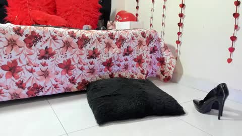 Snapshot of emely_garcia chatting on February 24, 2025, 10:47 pm Emely   online show from February 24, 2025, 10:47 pm