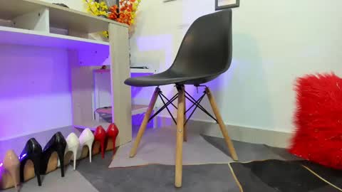 Snapshot of emely_garcia chatting on September 26, 2025, 2:43 pm Emely   online show from September 26, 2025, 2:43 pm