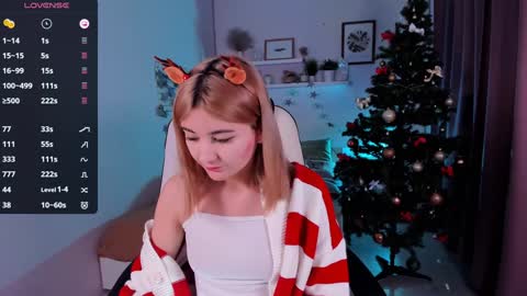 Snapshot of emi_joy chatting on January 5, 2025, 9:14 pm Emily follow me online show from January 5, 2025, 9:14 pm