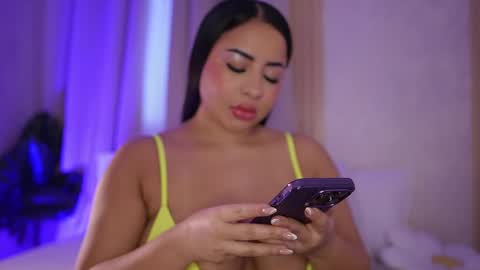 Snapshot of emiily_bell chatting on February 18, 2025, 10:36 pm    online show from February 18, 2025, 10:36 pm