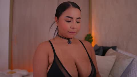 Snapshot of emiily_bell chatting on September 10, 2025, 4:34 am    online show from September 10, 2025, 4:34 am