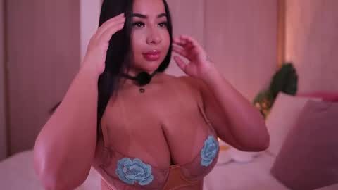 Snapshot of emiily_bell chatting on October 8, 2025, 9:23 pm    online show from October 8, 2025, 9:23 pm