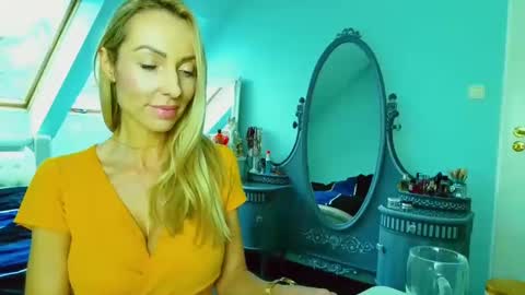 Snapshot of emilachat chatting on January 27, 2025, 12:26 pm Emila online show from January 27, 2025, 12:26 pm