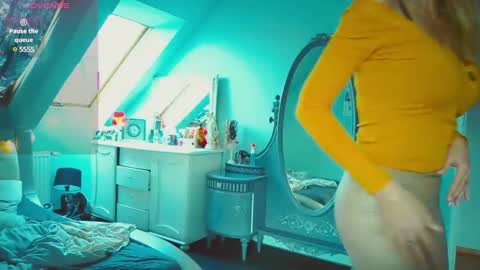 Snapshot of emilachat chatting on March 4, 2025, 12:22 pm Emila online show from March 4, 2025, 12:22 pm