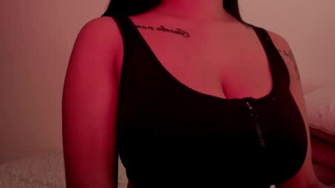 Snapshot of emilia_ghendle chatting on January 21, 2025, 2:33 am Emilia Big Boobs online show from January 21, 2025, 2:33 am