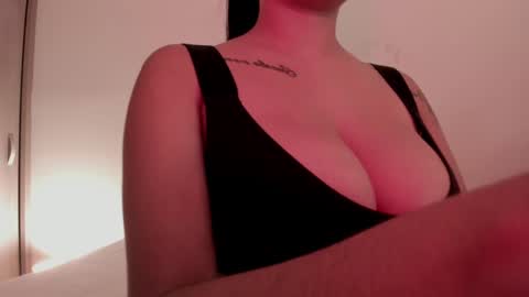 Snapshot of emilia_ghendle chatting on January 28, 2025, 1:16 pm Emilia Big Boobs online show from January 28, 2025, 1:16 pm