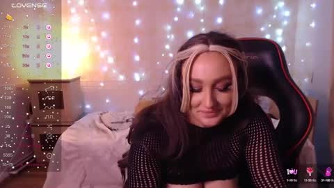 Snapshot of emily962009 chatting on February 7, 2025, 2:08 am EMY online show from February 7, 2025, 2:08 am