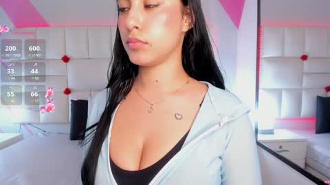 Snapshot of emily_roux chatting on January 31, 2025, 4:47 am EMILY online show from January 31, 2025, 4:47 am