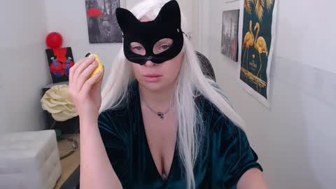 Snapshot of emily_york18 chatting on February 13, 2025, 10:12 am Emily online show from February 13, 2025, 10:12 am