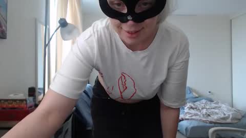 Snapshot of emily_york18 chatting on September 12, 2025, 5:24 pm Emily online show from September 12, 2025, 5:24 pm