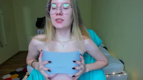 Snapshot of emilyy____ chatting on February 18, 2025, 5:31 pm Emily online show from February 18, 2025, 5:31 pm