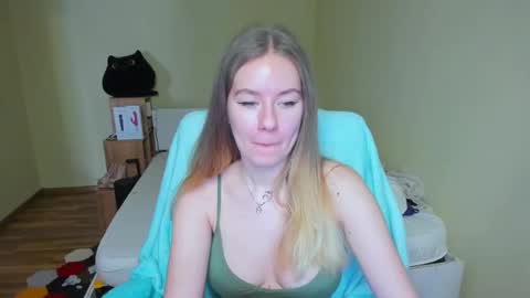 Snapshot of emilyy____ chatting on March 8, 2025, 7:49 am Emily online show from March 8, 2025, 7:49 am