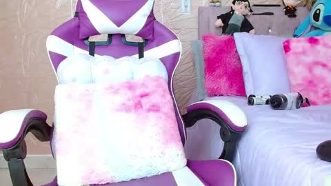 emilyzans07 online show from October 5, 2025, 7:45 pm