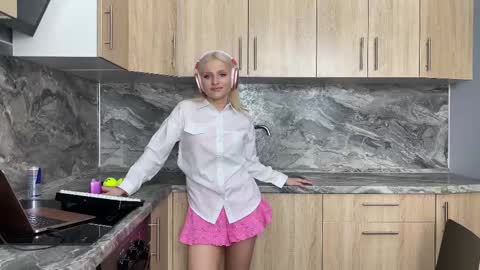 Snapshot of eminent_eva chatting on January 22, 2025, 5:38 pm Eminent Eva online show from January 22, 2025, 5:38 pm