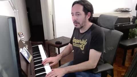 Snapshot of emipianin chatting on November 1, 2025, 4:14 am emipianin online show from November 1, 2025, 4:14 am