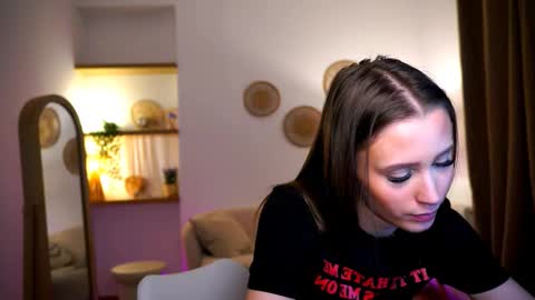 Snapshot of emma__cutiee chatting on December 7, 2024, 5:26 am Your Emma online show from December 7, 2024, 5:26 am