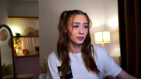 Snapshot of emma__cutiee chatting on January 24, 2025, 2:49 am Your Emma online show from January 24, 2025, 2:49 am